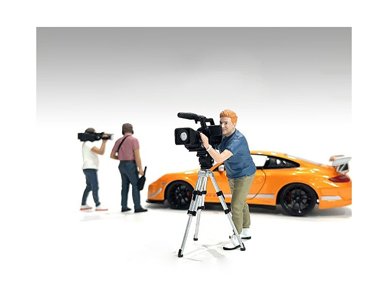 "On-Air" Figure 5 with Standing Camera for 1/24 Scale Models by American Diorama.