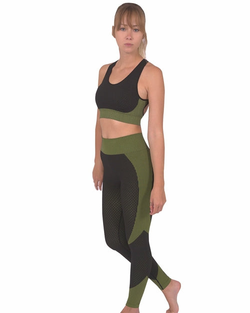 Trois Seamless Sports Bra - Black with Green.