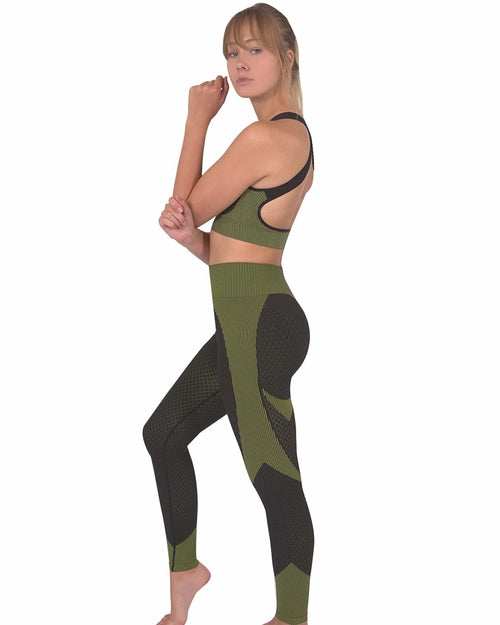 Trois Seamless Sports Bra - Black with Green.
